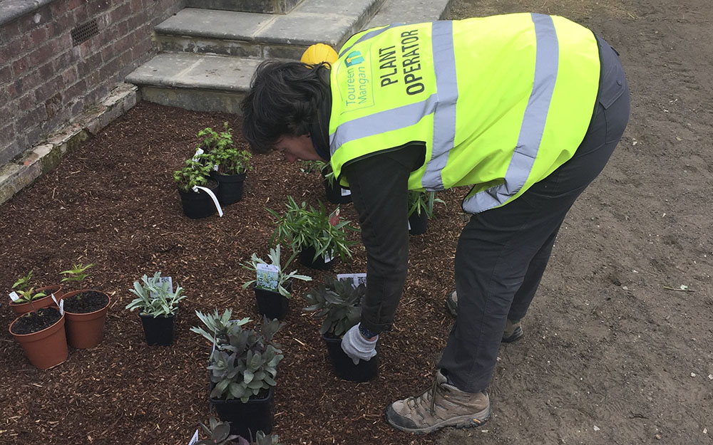  on site works and sourcing - Landscape design